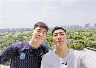 女上男下激烈啪啪xx00动态图