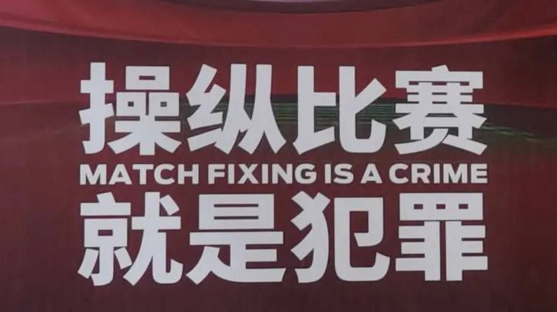 背后拥抱